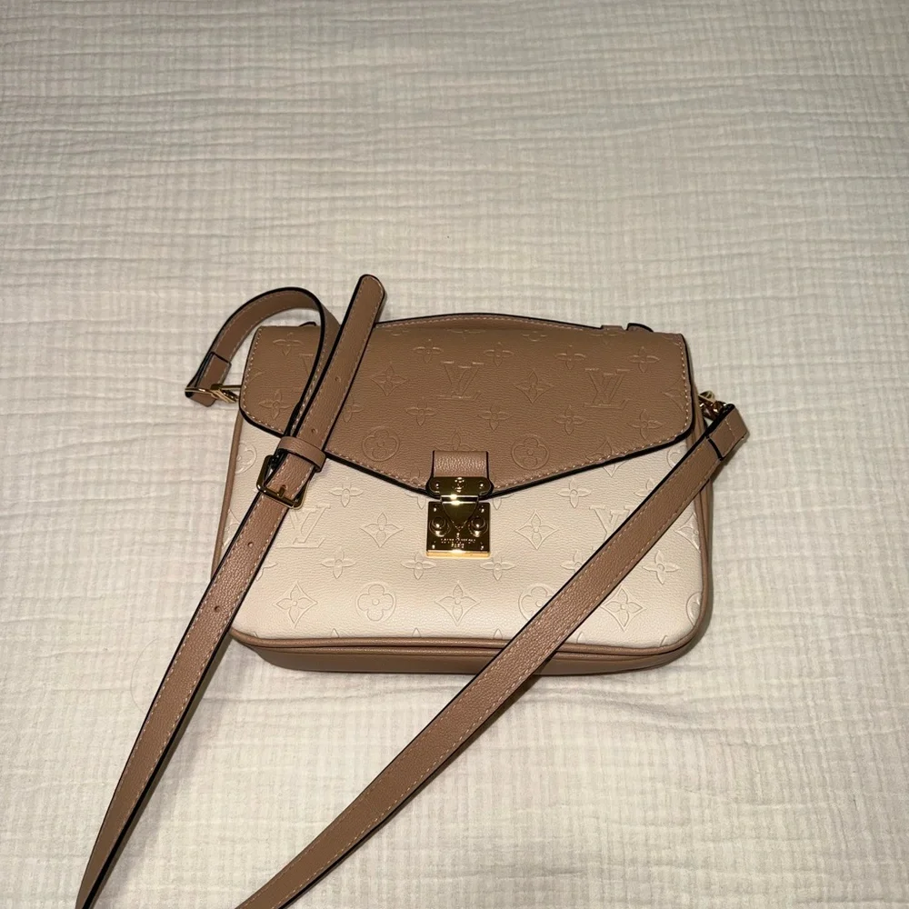 Louis Vuitton Tan and Cream Crossbody Bag - Picture 1 of 9